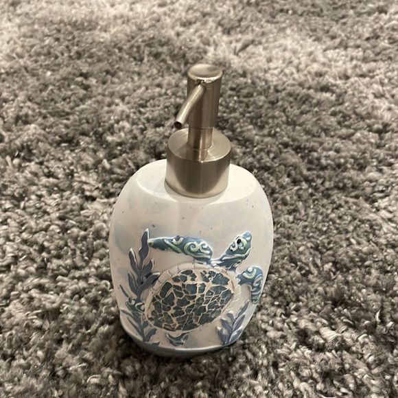 Ceramic Turtle Soap Dispenser - Picture 4 of 4